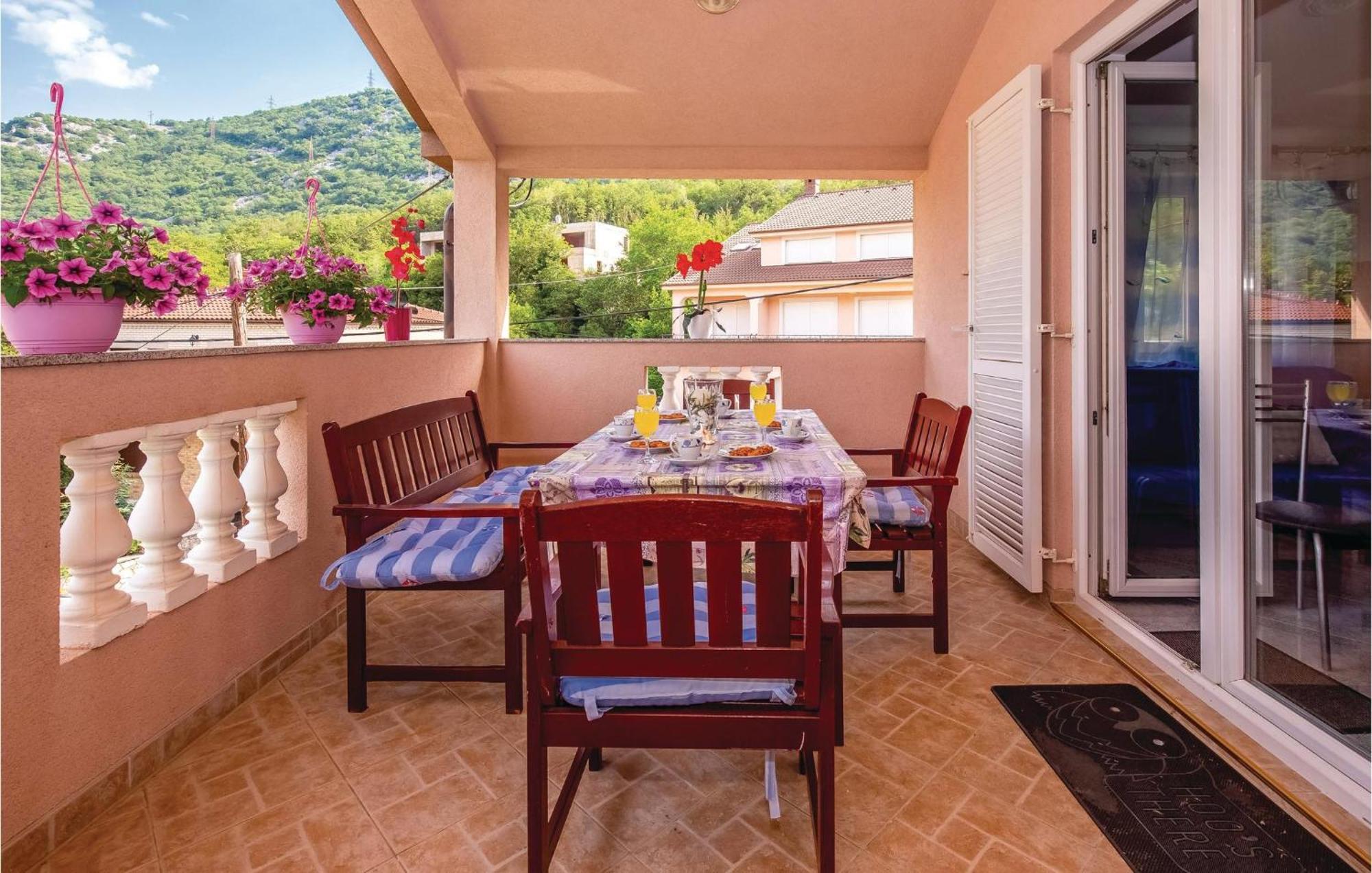 1 Bedroom Stunning Apartment In Бакарац Экстерьер фото