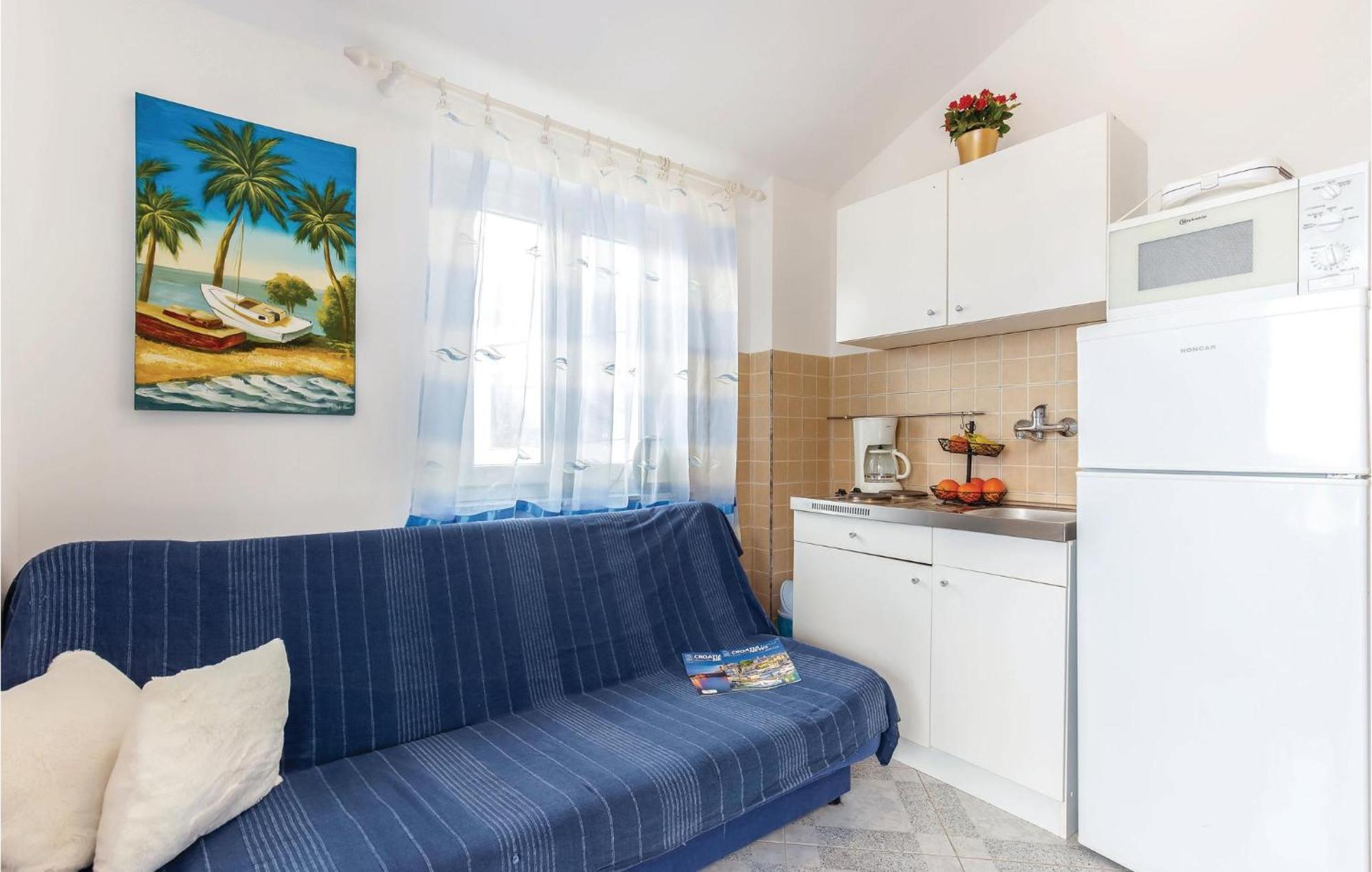 1 Bedroom Stunning Apartment In Бакарац Экстерьер фото
