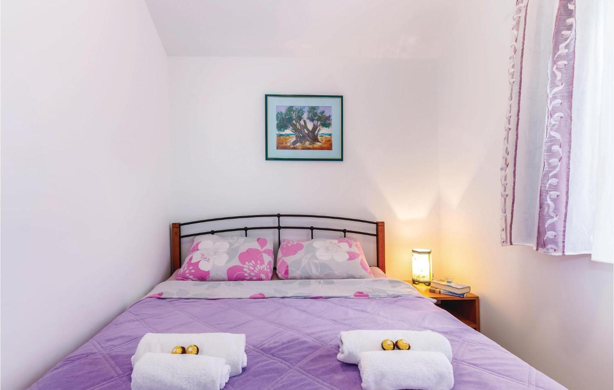 1 Bedroom Stunning Apartment In Бакарац Экстерьер фото