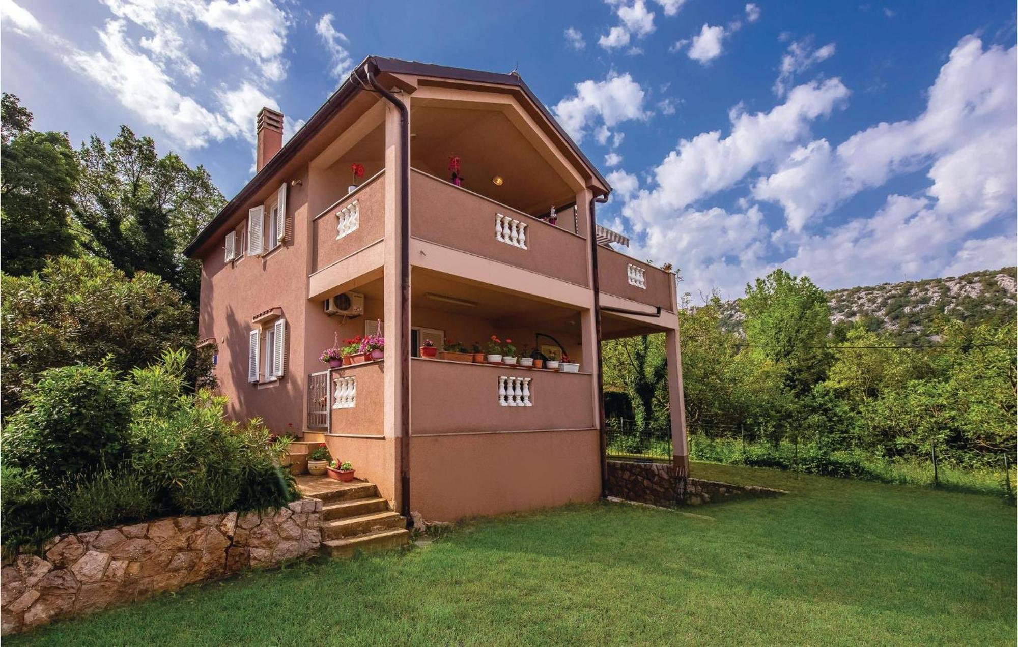 1 Bedroom Stunning Apartment In Бакарац Экстерьер фото